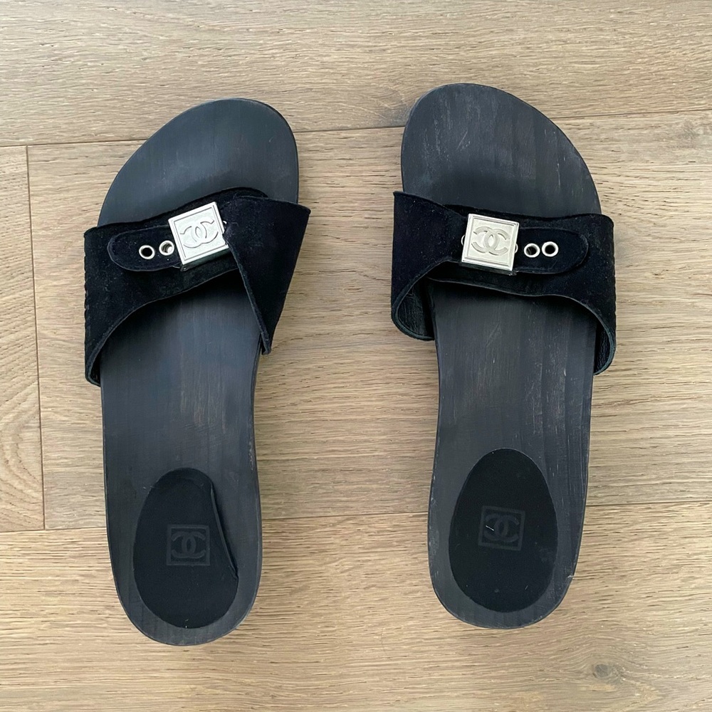 Chanel black wooden mules. Excellent condition. Authentic.